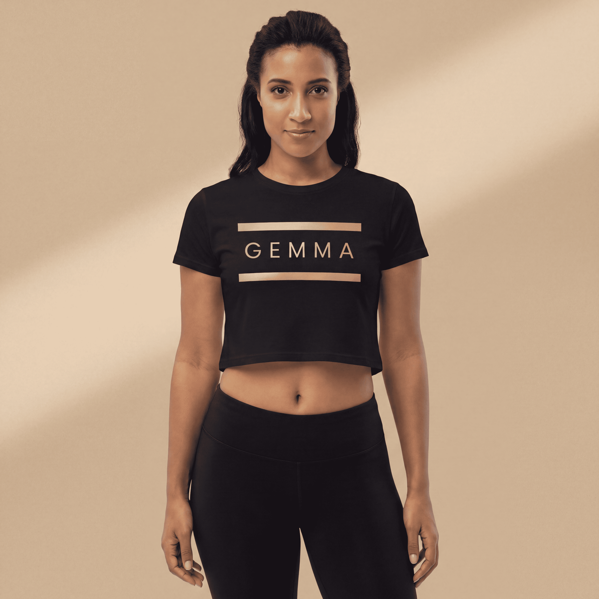 Crop Top Gemma Negro logo dorado